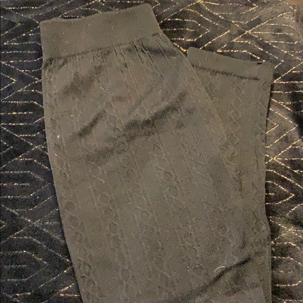 Black patterned leggings